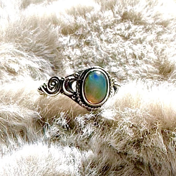Handmade Ethiopian Welo Opal Sterling Silver Ring - Picture 1 of 7